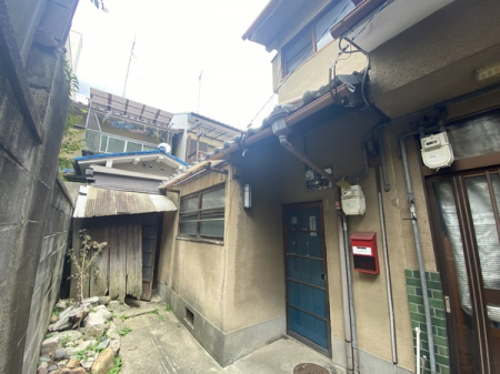 現地外観写真　梅小路京都西駅まで徒歩5分です。
周辺には生活に便利な施設が整っております。