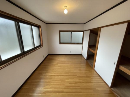 洋室　■3階の洋室は7.5帖の広さに加え、収納も豊富です。