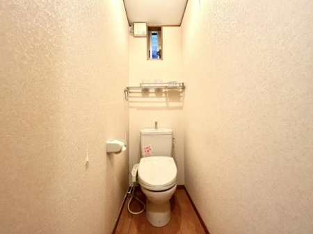 トイレ　■2階にもお手洗いがございますので、便利です。