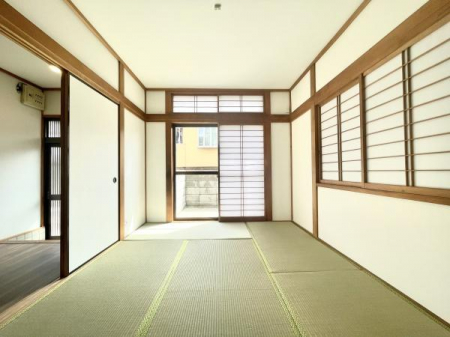 和室　1階6帖和室です。テラスの横にあり光がよく入ります。