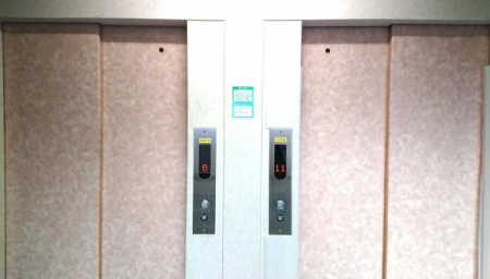 その他共用部　エレベーターは2機ご利用頂け、混雑に悩まされません。