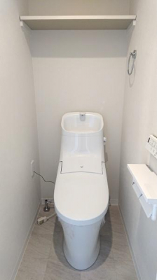 トイレ　清潔感のある白を基調としたトイレです。