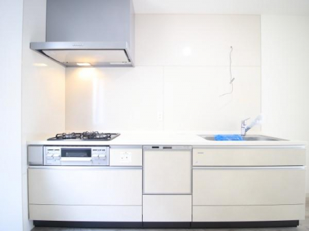 キッチン　収納スペースも豊富で食器や調理器具をしっかりしまうことができます。