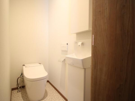 トイレ　トイレです。
独立手洗い器もあり、広々とした空間です。