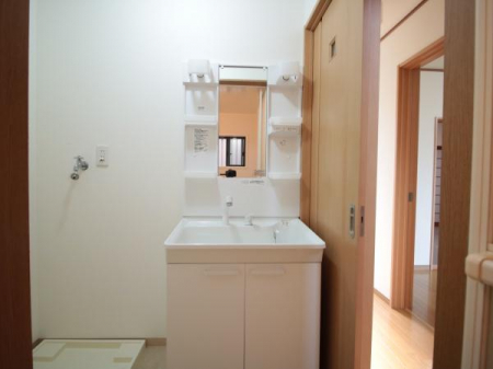 洗面台・洗面所　洗面室もシンプルでいて、且つ『使いやすさ』に気を配られています。