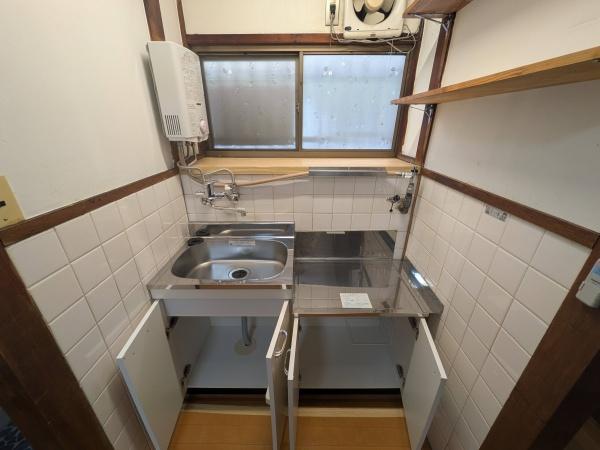 ���s�{���s�s�k��ߊ}���Β� 9-6�̒��È�ˌ��ẴL�b�`��