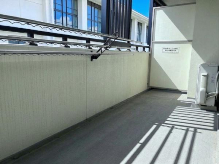 �o���R�j�[�@���C�m�炸�̉��K��ԁB�ʕ��ǍD�Ȑ݌v�ŁA�y�b�g���Ƒ������₩�ɉ߂����܂��B