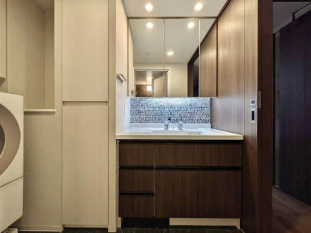 ���ʑ�E���ʏ��@�y�v���ɂ�鐴�|��ɂ����n���z�O�ʋ����̎��[�⑫���̃X�y�[�X���[���B�U�炩�肪���ȏ������X�b�L�����܂�A�Z�������̐g�x�x���X���[�Y�ɃT�|�[�g���܂��B