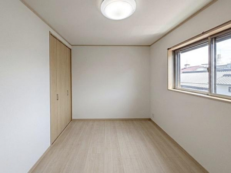 �m���@�q��������e�����[�N�p�̏��ւȂǁA���ړI�Ɏg���₷��6��̗m���ł��B
�N���[�[�b�g���ݒu����Ă��邽�߁A�������ɗ]�v�ȉƋ��u�����A��Ԃ��L�X�ƗL���Ɋ��p���Ă��������܂��B