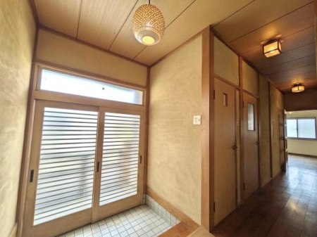 ���ց@���֎���ɏ\���Ȃ�Ƃ���m�ۂ��܂����B
���o�����O�̒E���������X���[�Y�ŁA�x�r�[�J�[�̏o�������傫�ȉו�������ۂ������������������܂���B